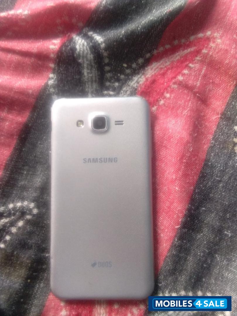 Samsung  Galaxy j7 nxt