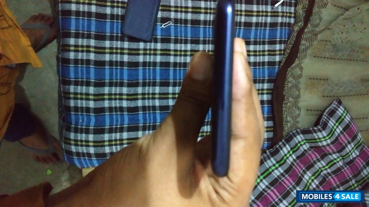 Blue Samsung  Galaxy A20
