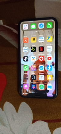 Apple  I phone xr