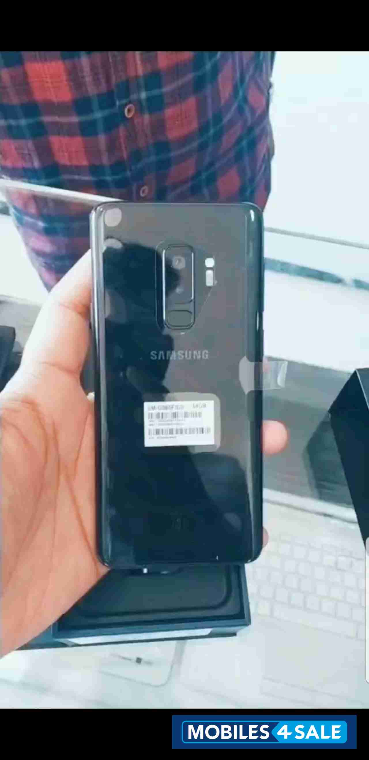 Black Samsung  Galaxy s9 plus 6 gb ram 64 gb rom 6 mnth
