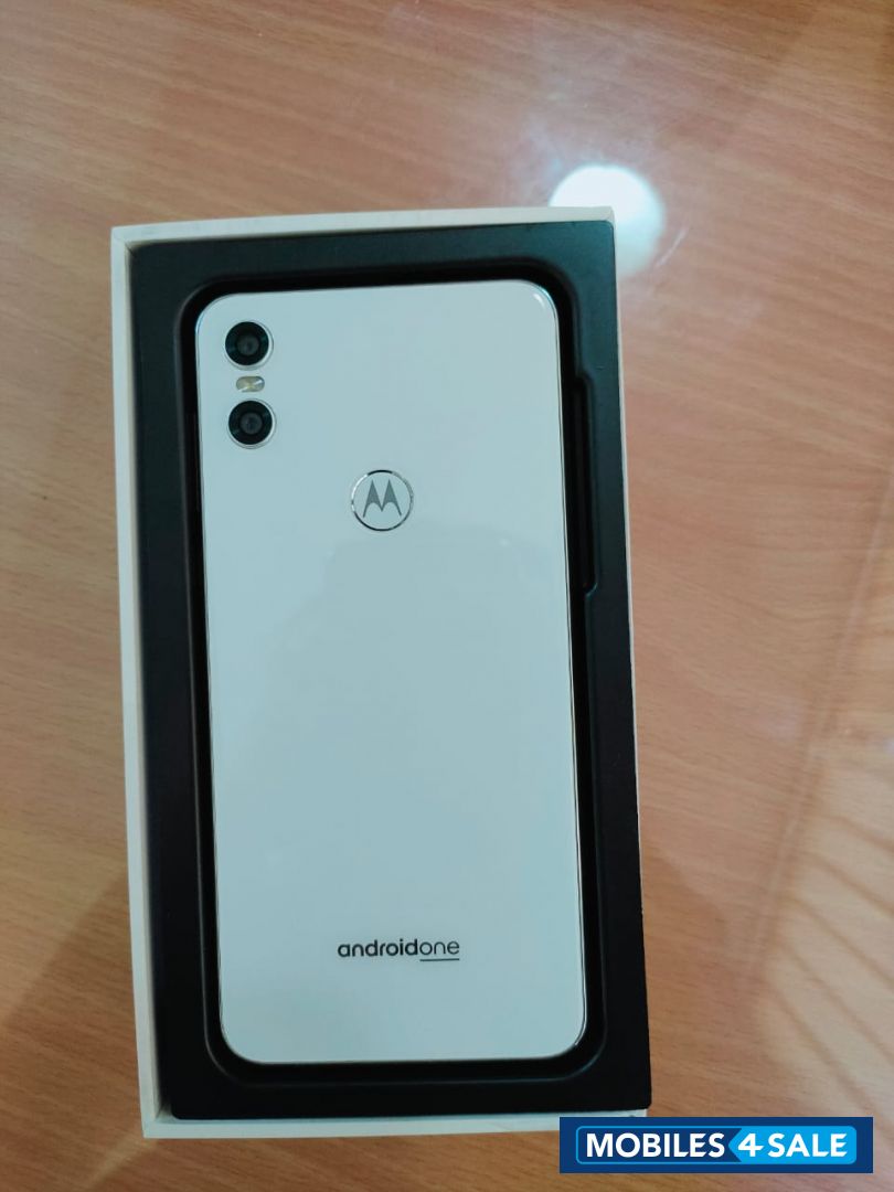 Motorola  moto one 4gb 64gb