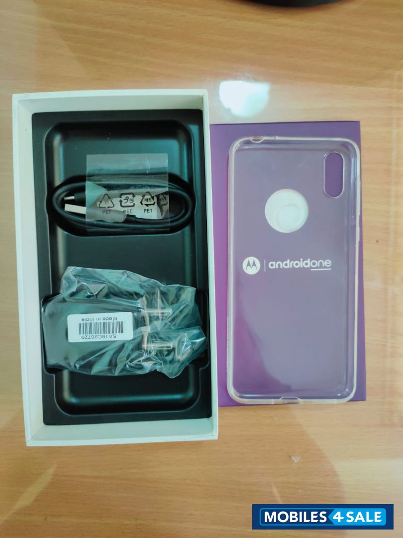 Motorola  moto one 4gb 64gb