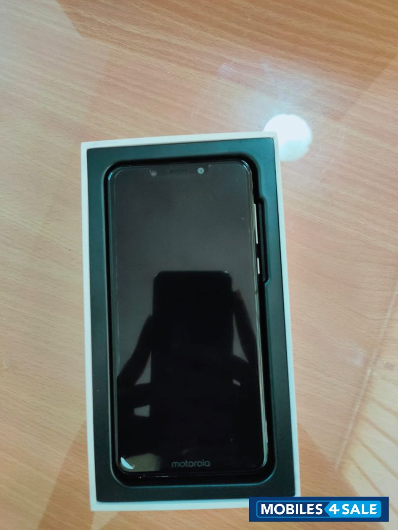 Motorola  moto one 4gb 64gb