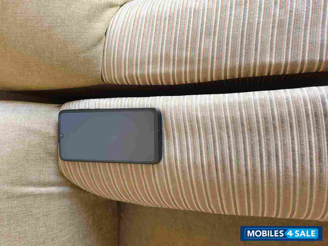 Black Xiaomi Redmi Y3