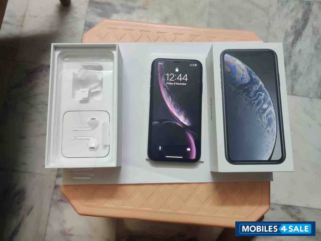 Black Apple  iphone xr