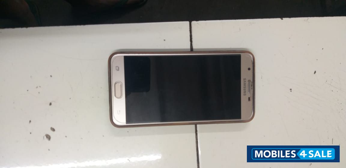 Gold Samsung Series 7 J7 prime