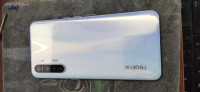 Pearl White Realme Xt