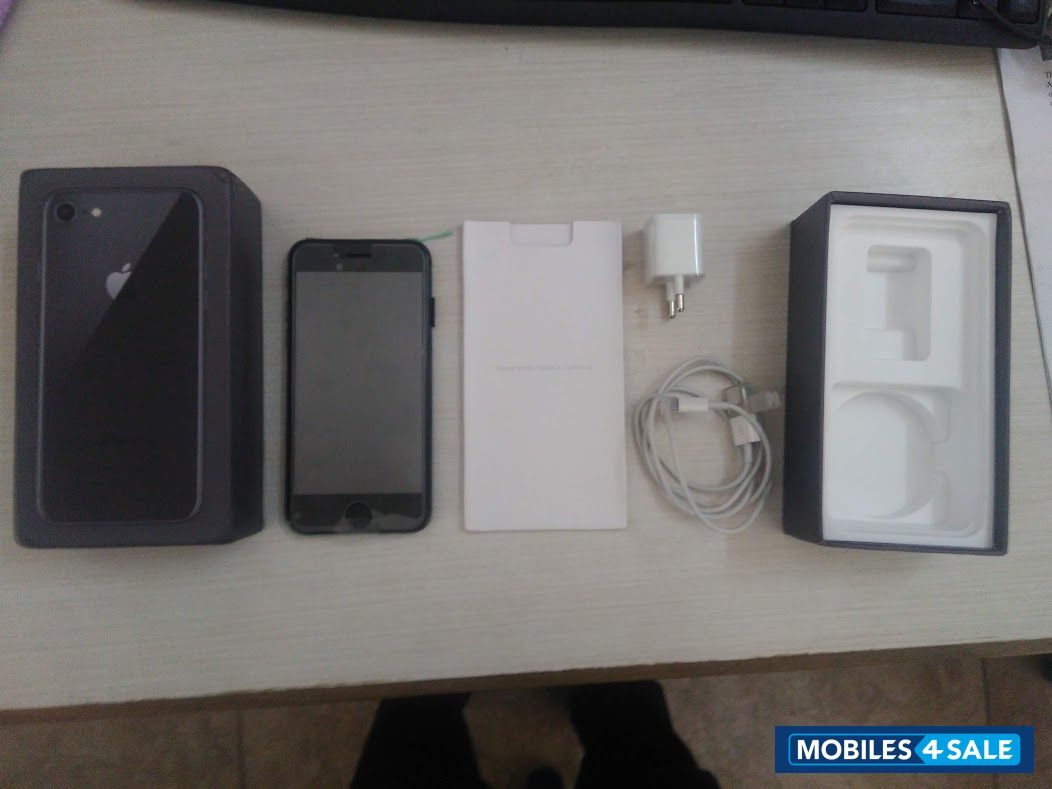 Black Apple iPhone 8