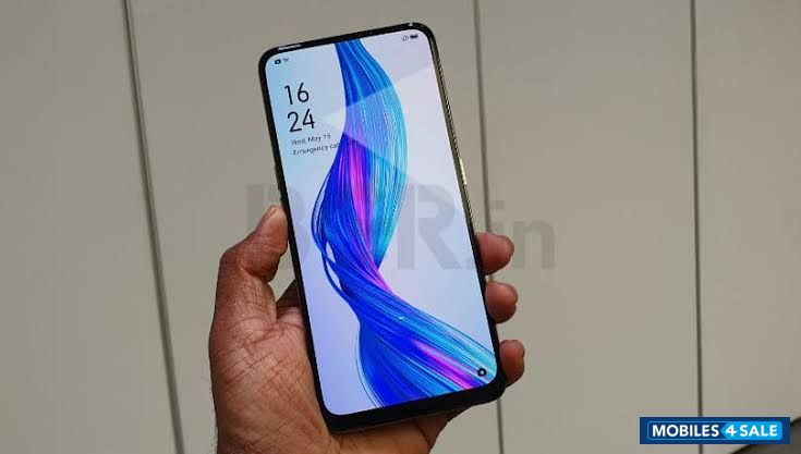 White Realme  Realme X