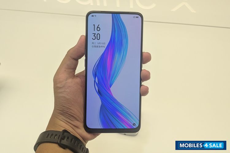 White Realme  Realme X