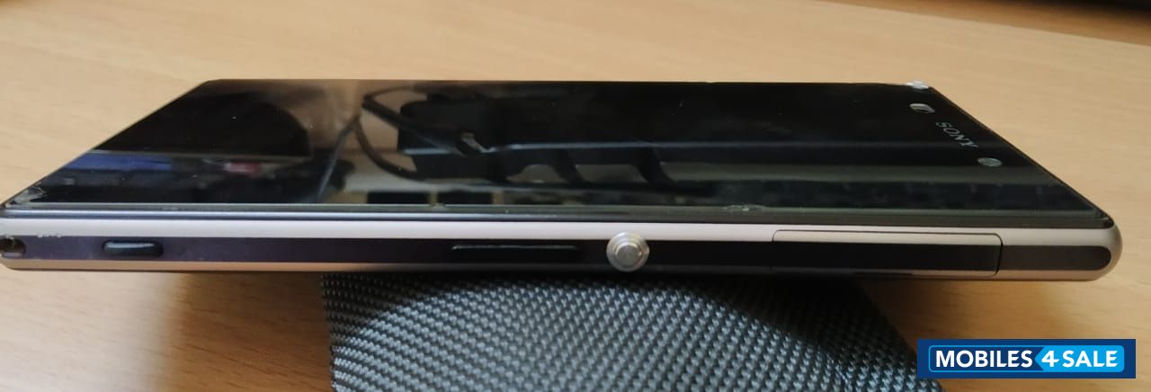 Black Sony Xperia Z1