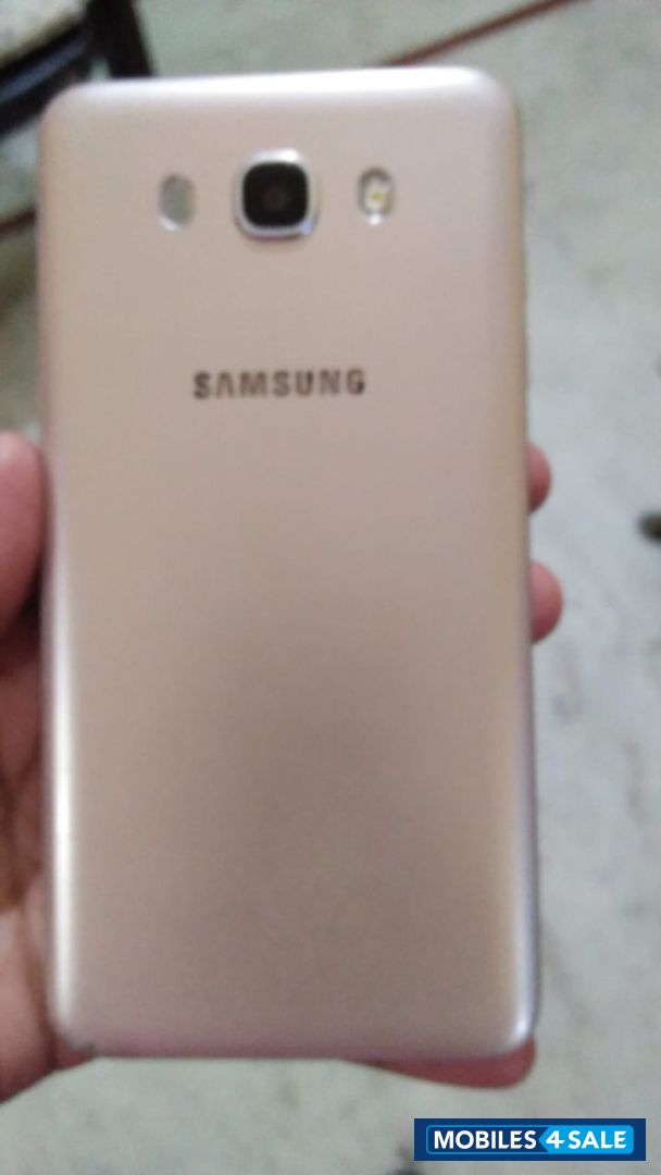Samsung  Galaxy j7