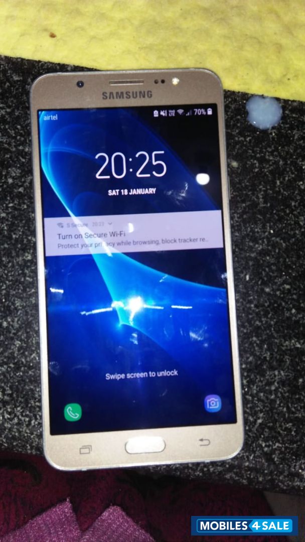 Samsung  Galaxy j7