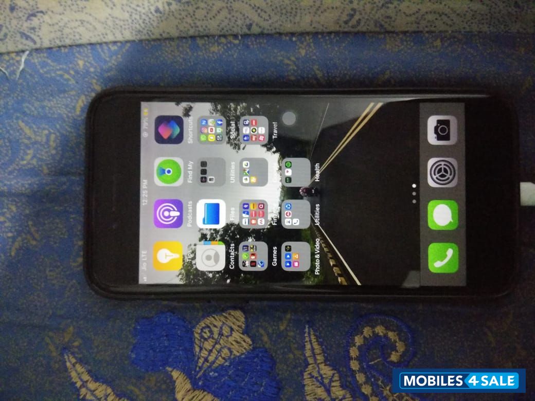 Black Apple iPhone 7