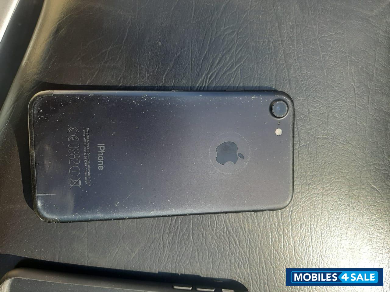 Black Apple iPhone 7