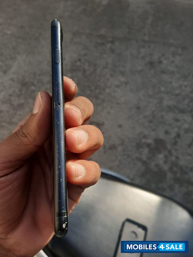 Black Apple iPhone 7