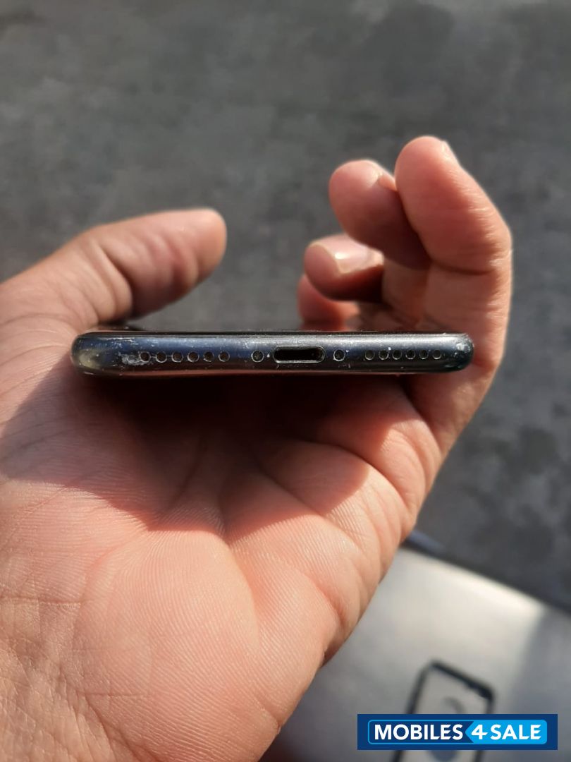 Black Apple iPhone 7