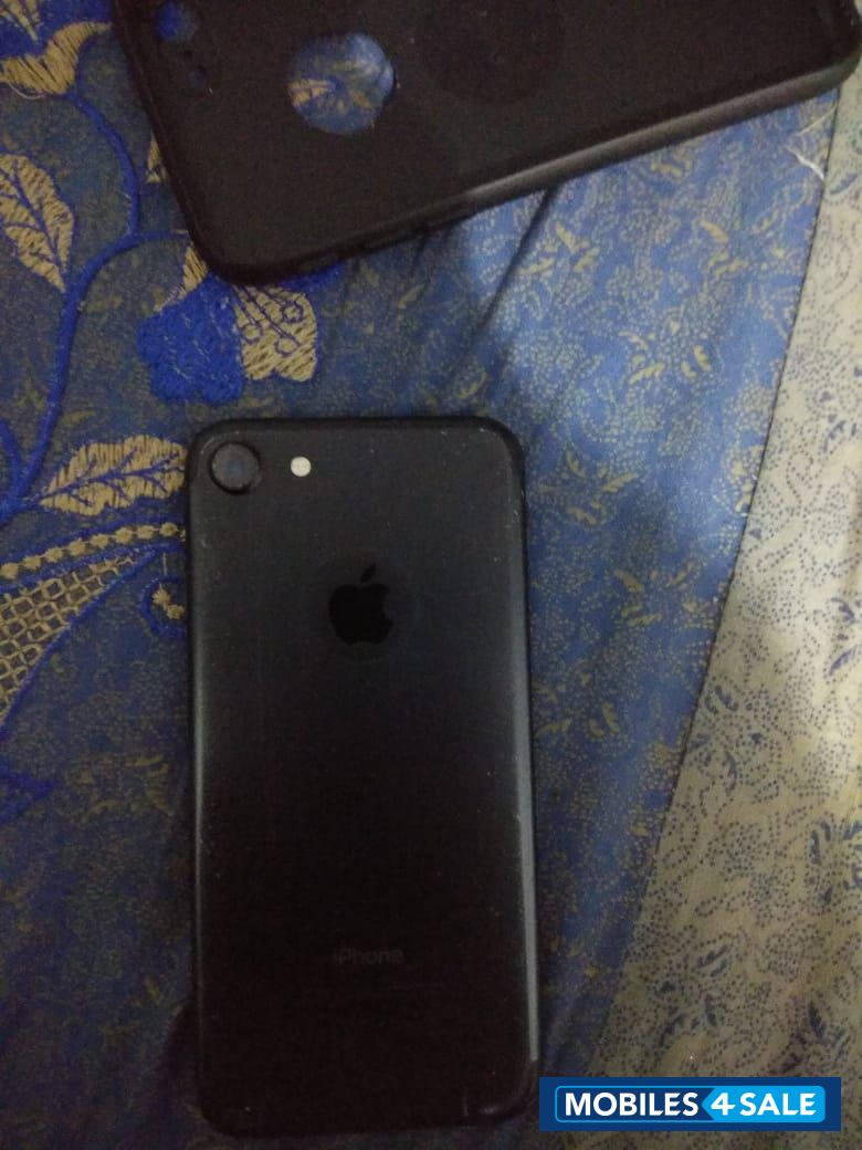 Black Apple iPhone 7