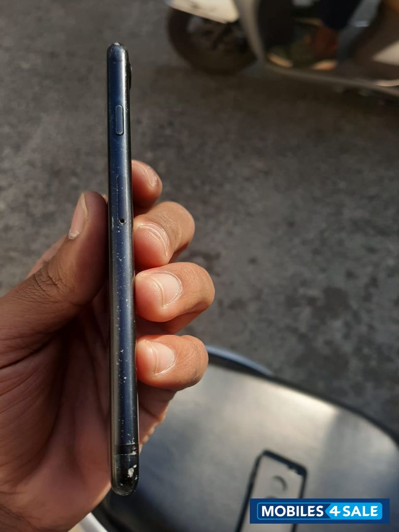 Black Apple iPhone 7