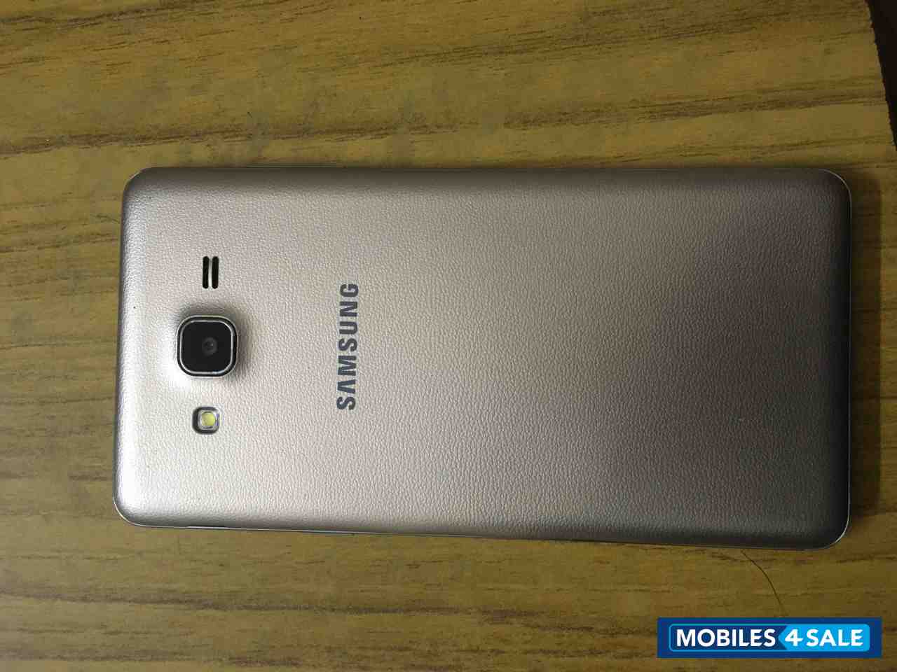 Gold Samsung  Galaxy On7