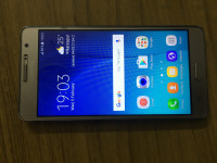 Gold Samsung Galaxy On7