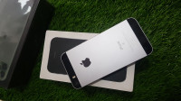 Apple  I phone se 64gb