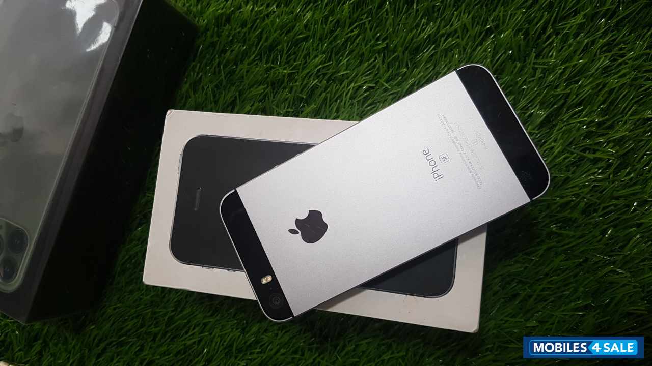 Apple I phone se 64gb