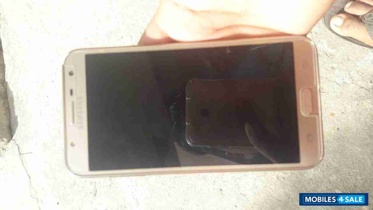 Golden Samsung J-series Galaxy j7 nxt