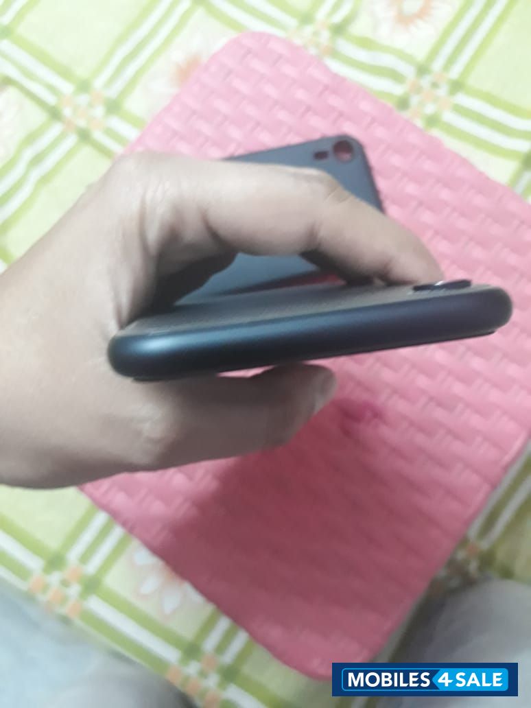 Black Apple  IPhone XR 128