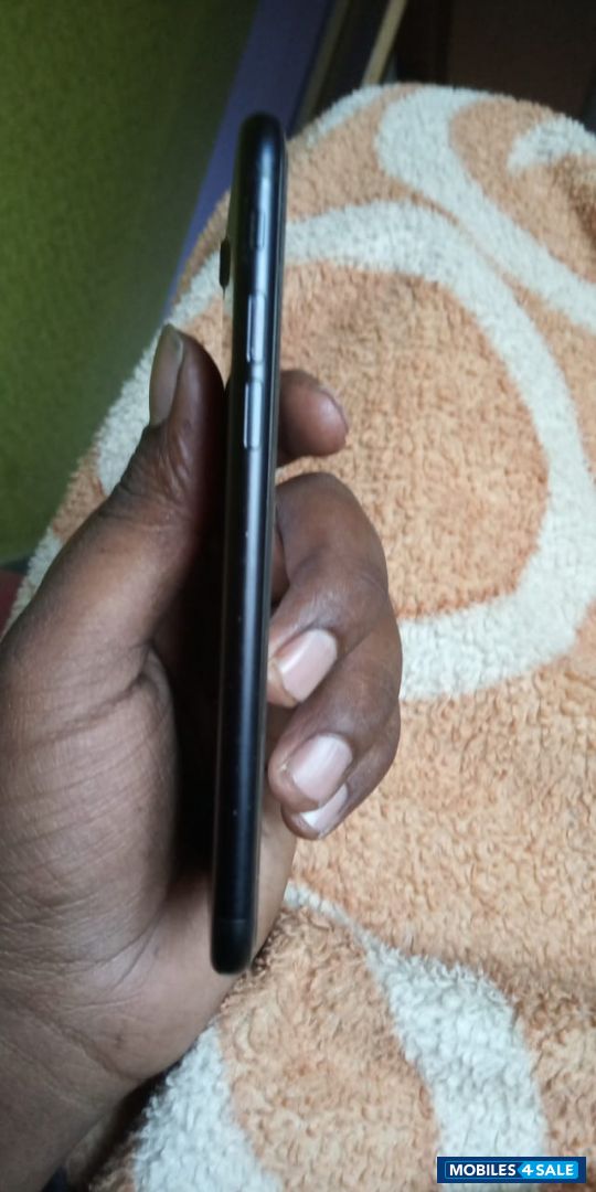 Apple iPhone 7 Apple iPhone 7