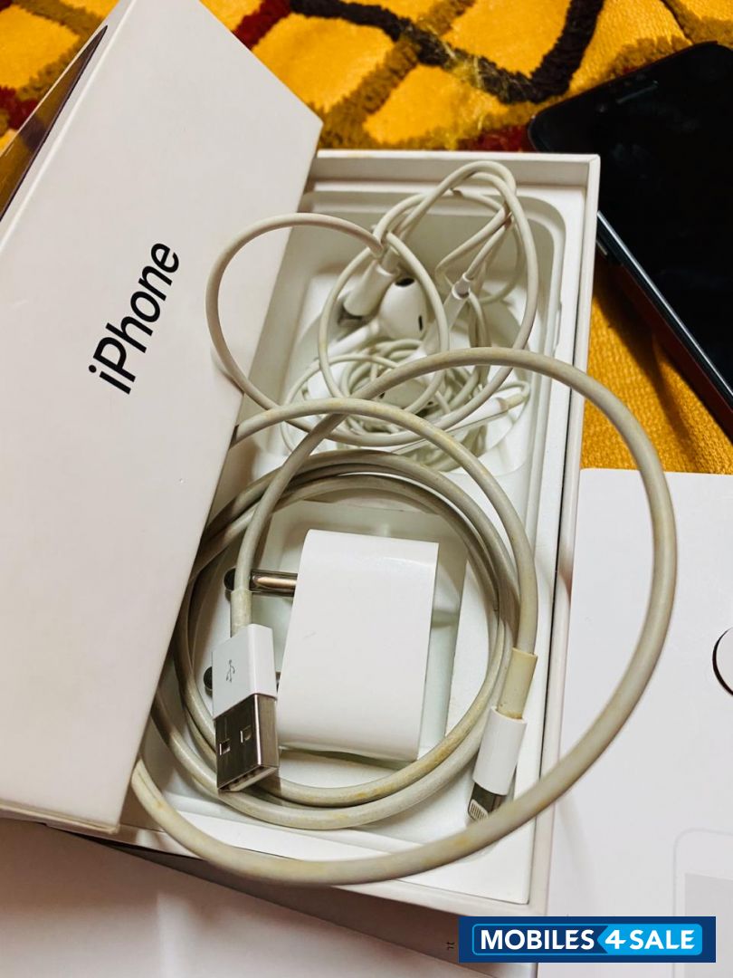 Black Apple iPhone 7