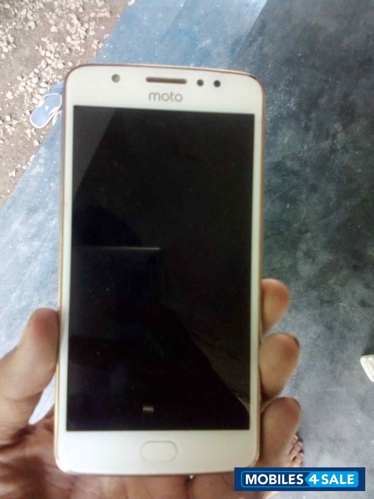 Gold Motorola E4plus