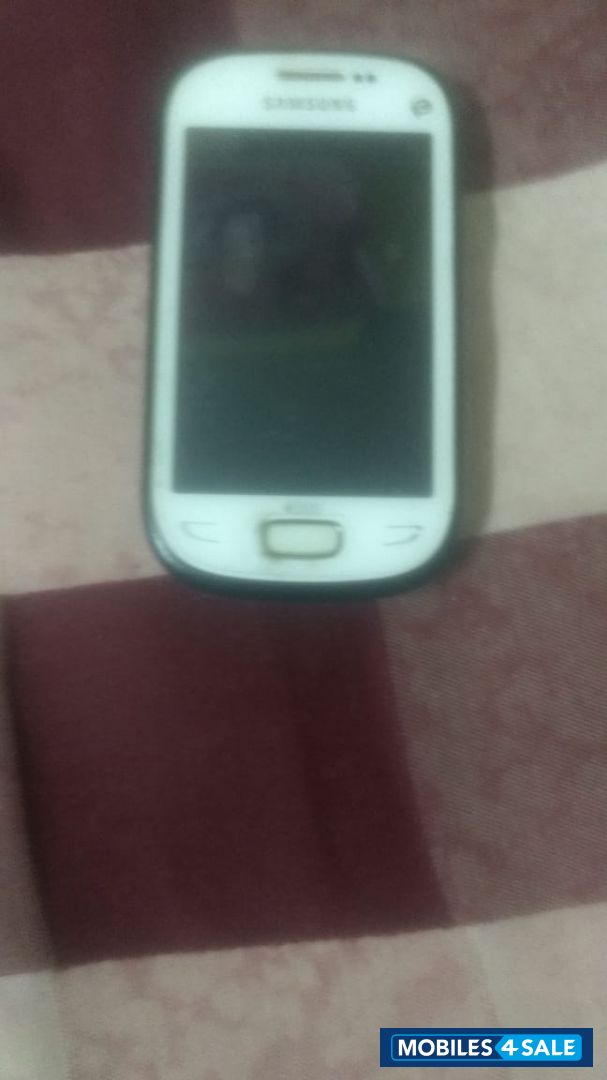 White Samsung  REX90 and C3322