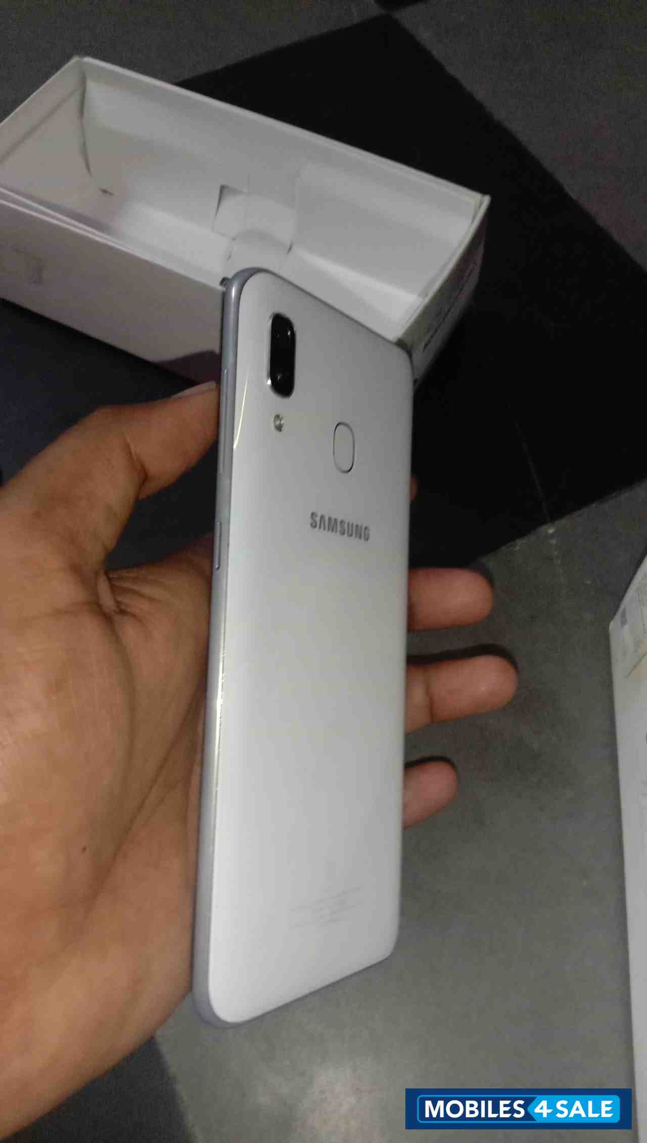 White Samsung Galaxy