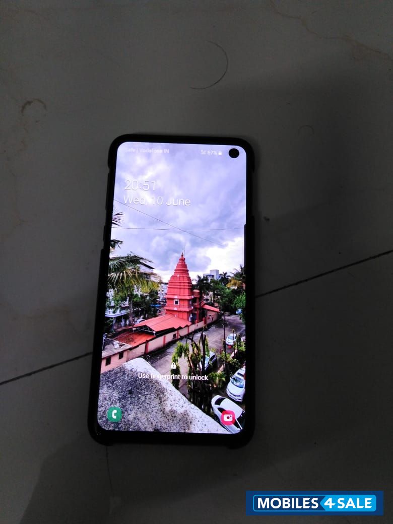 Black Samsung  Galaxy s10 e