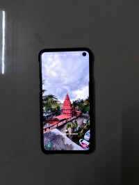 Black Samsung  Galaxy s10 e