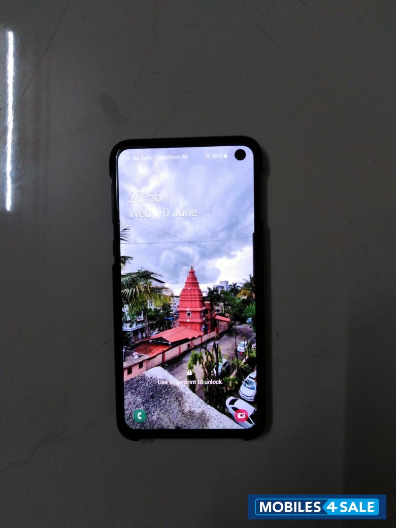 Black Samsung  Galaxy s10 e