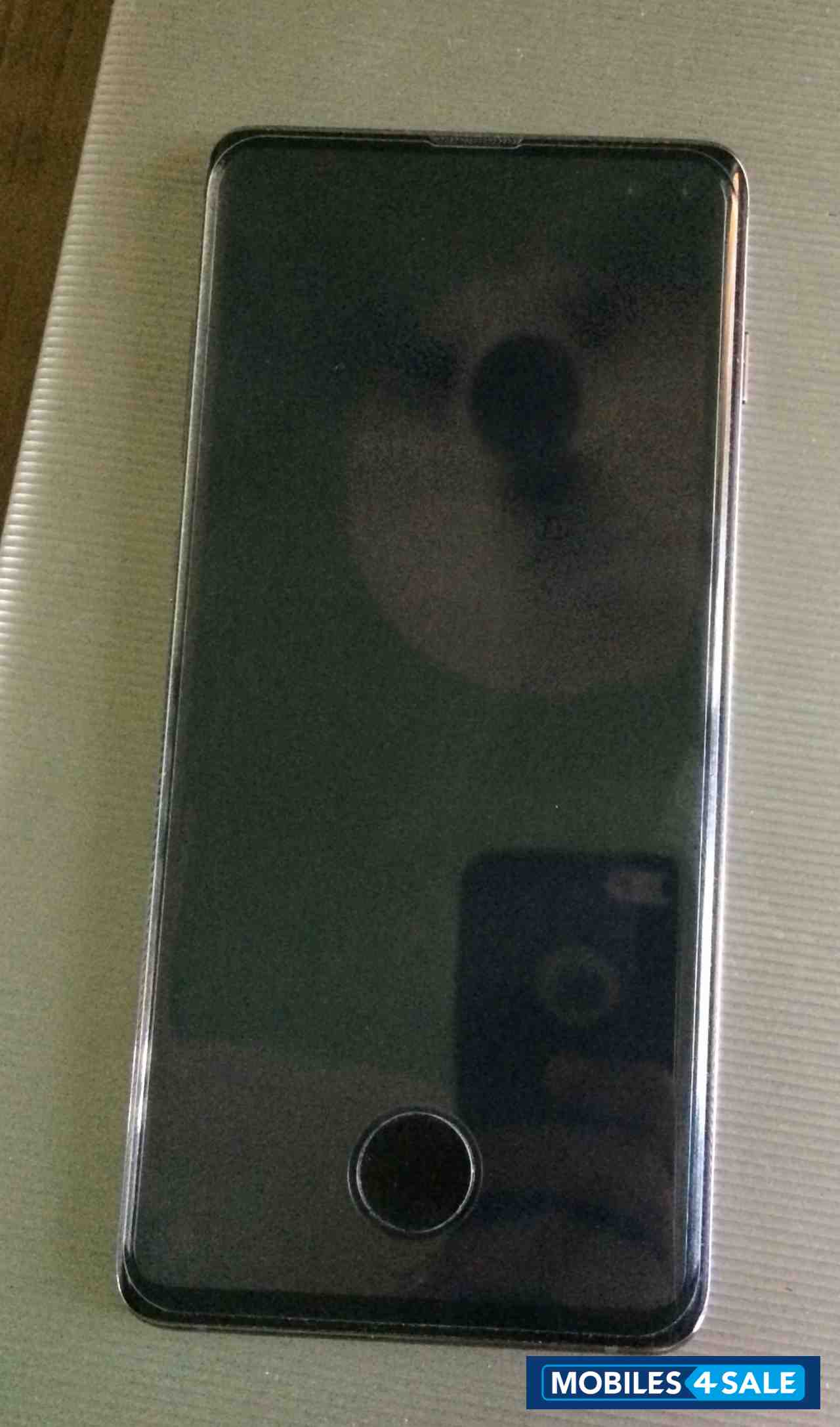 Black Samsung  Galaxy s10 plus