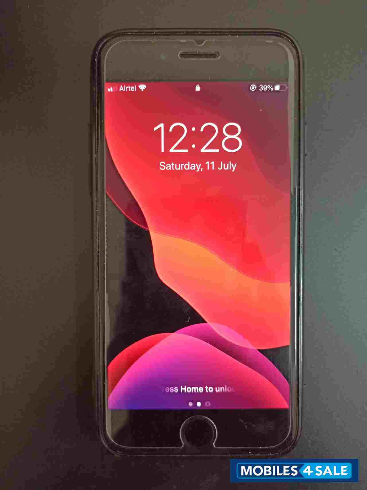 Black Apple  Iphone SE 2020