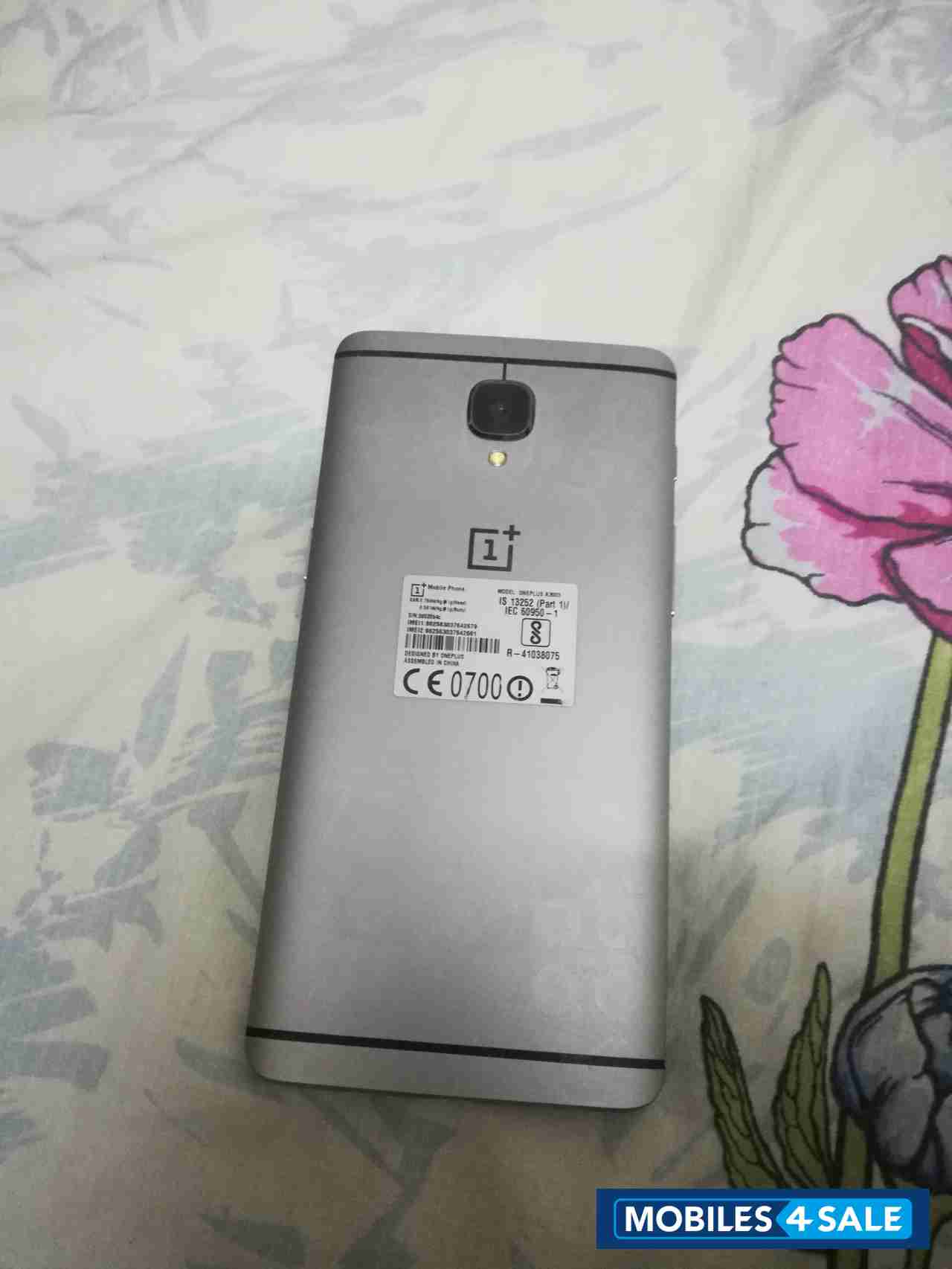 Silver OnePlus 3 Silver OnePlus 3