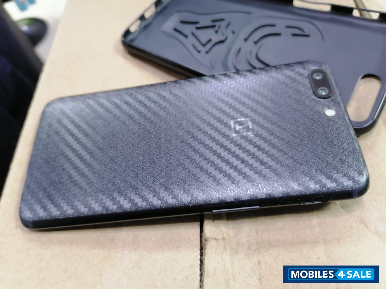 OnePlus  One plus 5 ( 8gb /128 )