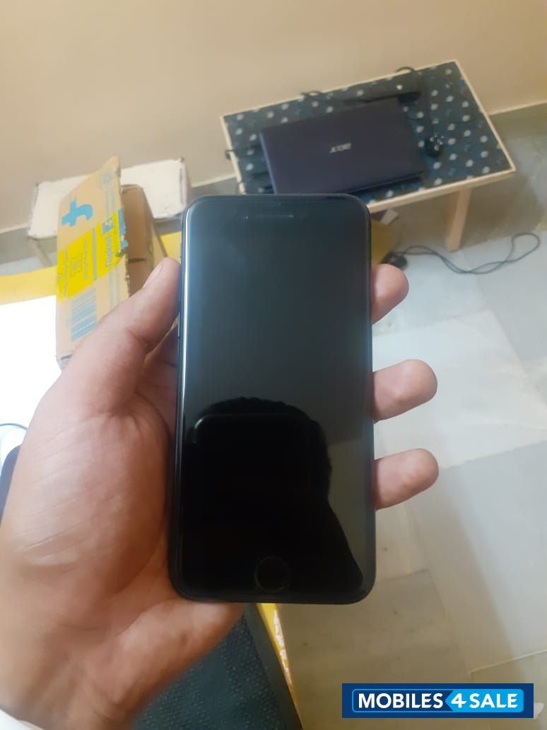 Black Apple  Iphone 8