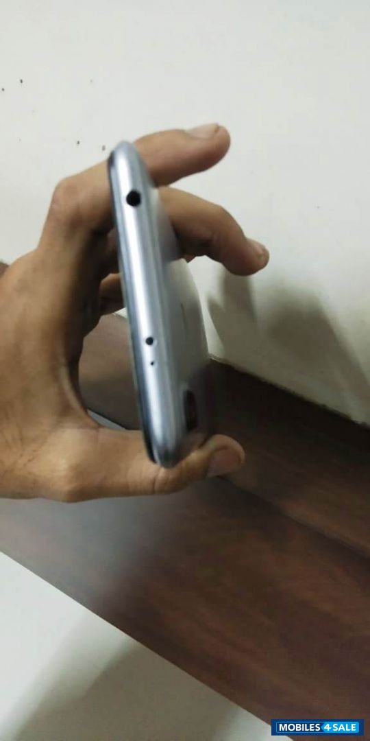 Gray Xiaomi redmi y2