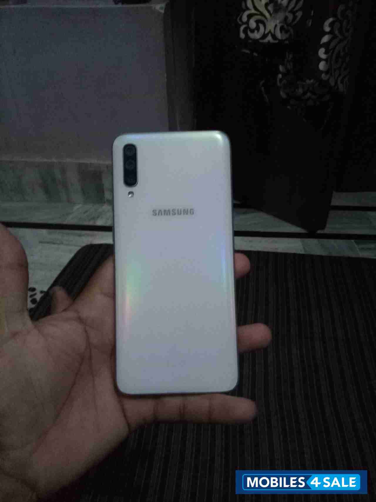 Samsung  A70