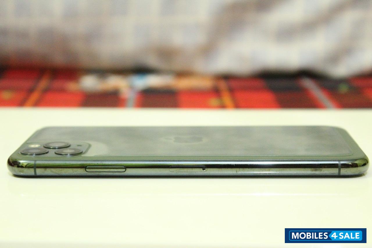 Midnight Green Apple 11 pro max 256 GB