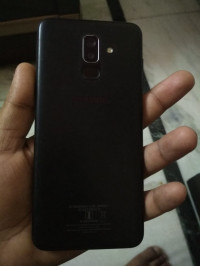 Samsung  J8