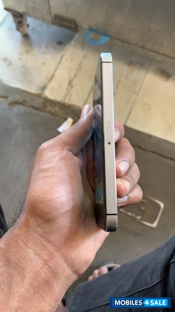 Silver Apple  I phone 5s  32gb