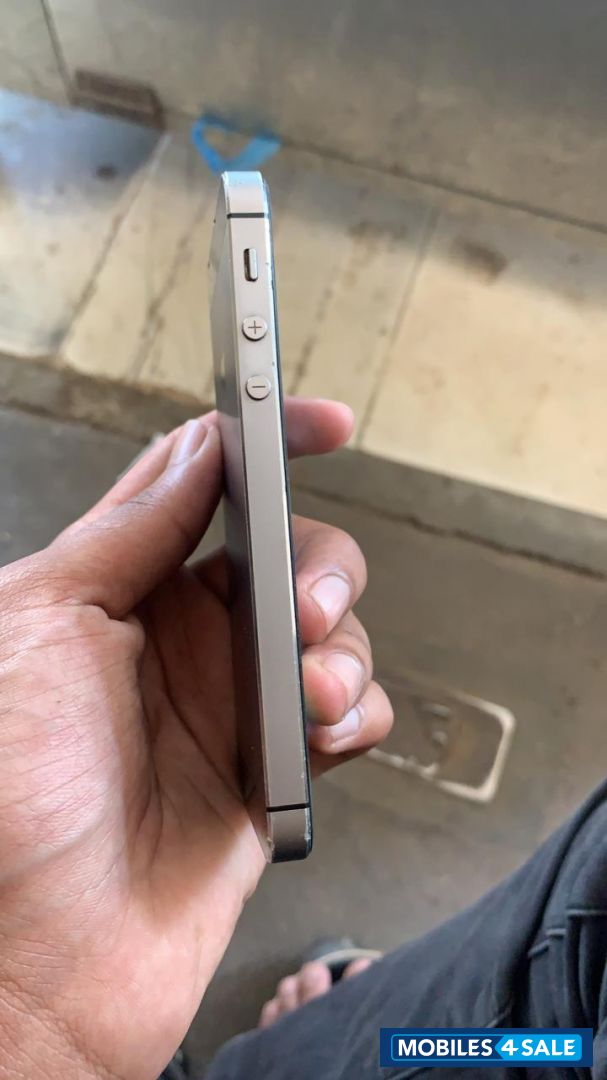Silver Apple  I phone 5s  32gb
