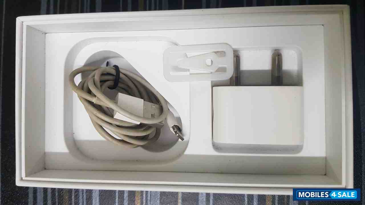 Siiver Apple  iPhone 5s 16gb Silver