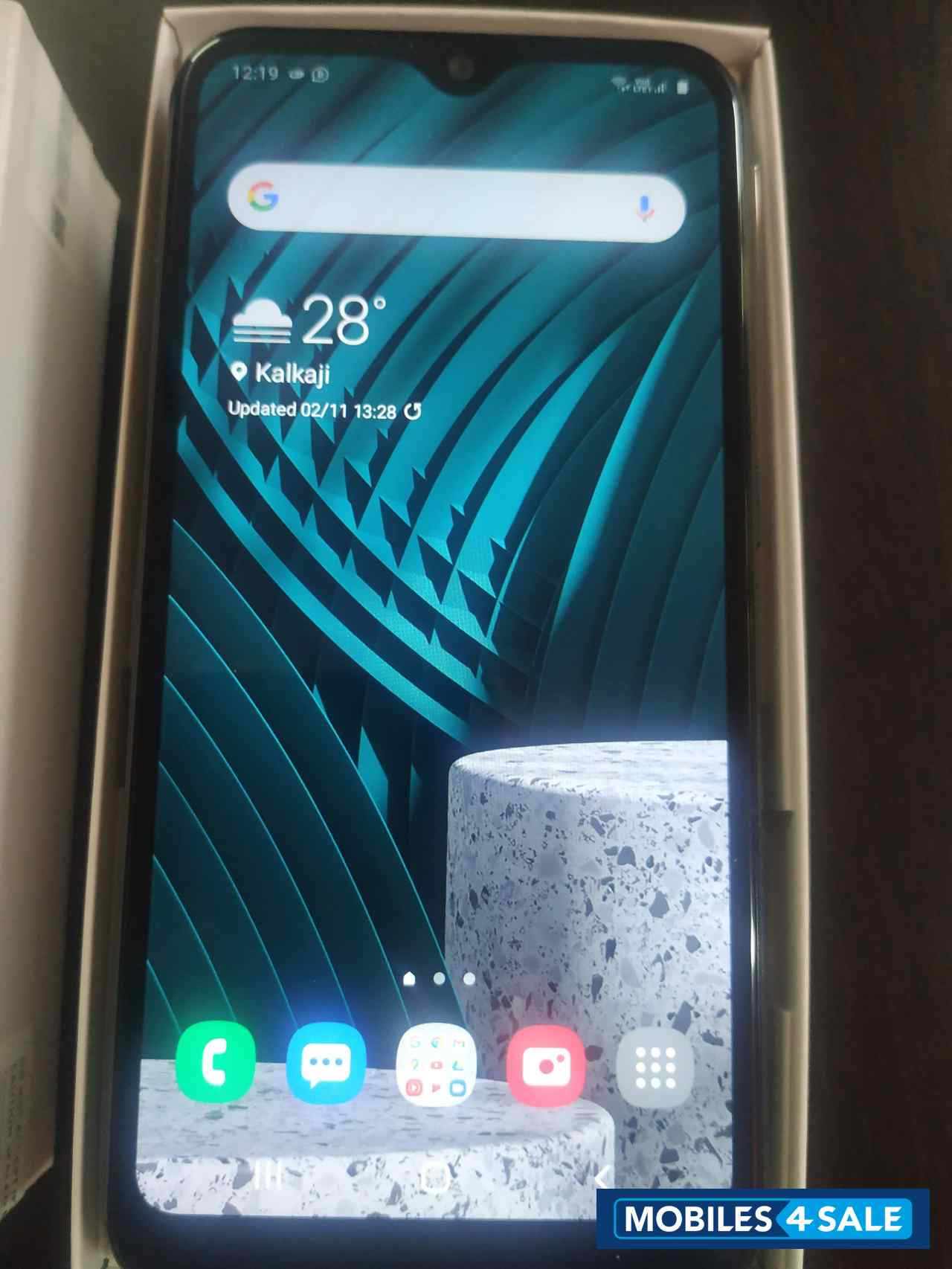 Black Samsung M-series Galaxy M01